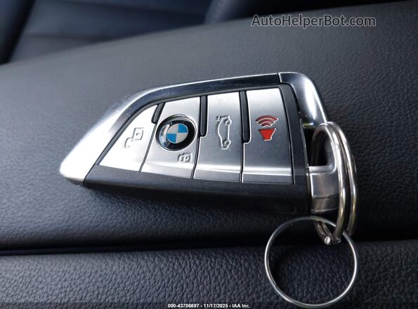 5UXCW2C02N9M47322 2022 BMW X7 White Widok deski rozdzielczej