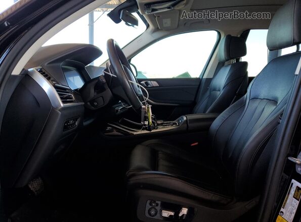 5UXCW2C03M9D98732 2021 BMW X7 Black Вид салону спереду