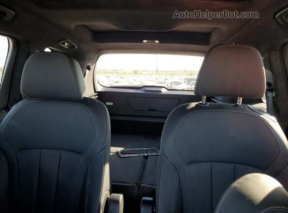5UXCW2C03N9K66066 2022 BMW X7 Black Rear seats view