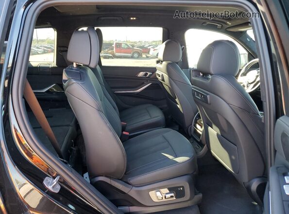 5UXCW2C03N9K66066 2022 BMW X7 Black Rear interior view