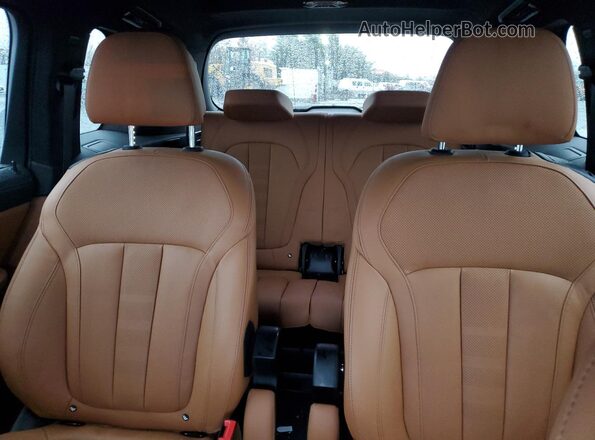 5UXCW2C04N9J14393 2022 BMW X7 White Вид задніх сидінь