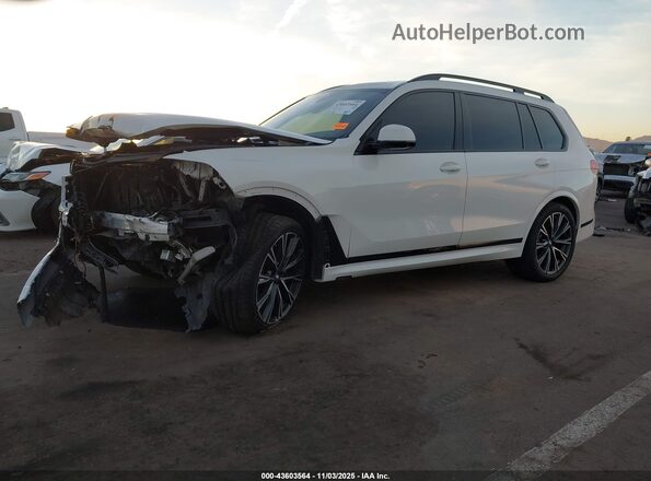 5UXCW2C04N9K17913 2022 BMW X7 Белый Передняя левая четверть