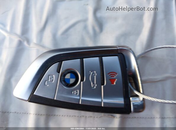 5UXCW2C04N9K17913 2022 BMW X7 Белый Вид панели приборов