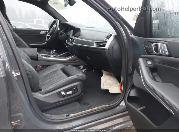 5UXCW2C04N9K69641 2022 BMW X7 Gray Вид салону спереду