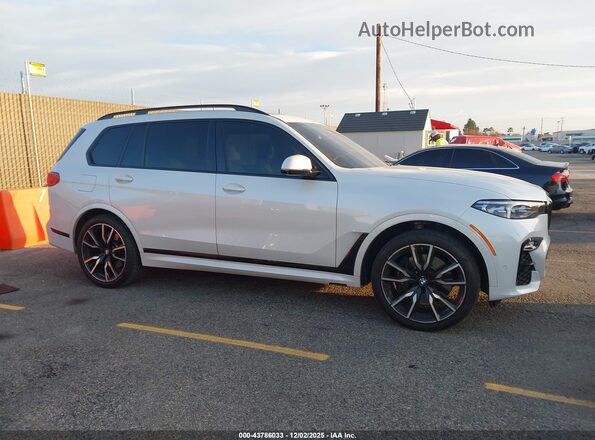 5UXCW2C05N9M14363 2022 BMW X7 White Widok wnętrza z tyłu