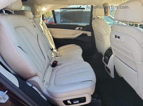 5UXCW2C06L9A03313 2020 BMW X7 Red Widok wnętrza z tyłu