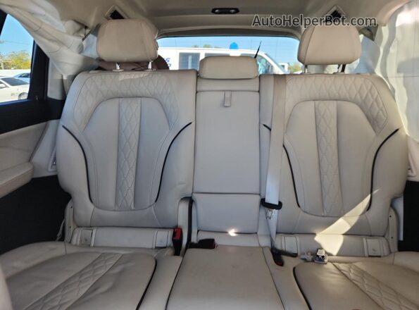 5UXCW2C06L9A03313 2020 BMW X7 Red Widok tylnych siedzeń