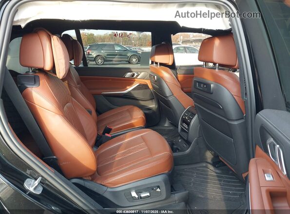 5UXCW2C06N9L13252 2022 BMW X7 Black Вид наклейки з VIN-кодом