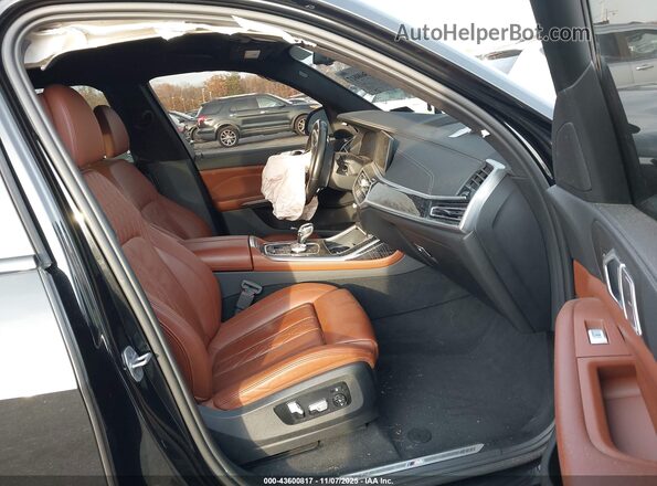 5UXCW2C06N9L13252 2022 BMW X7 Black Вид салону спереду