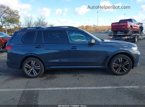 5UXCW2C06N9M25193 2022 BMW X7 Gray Rear interior view