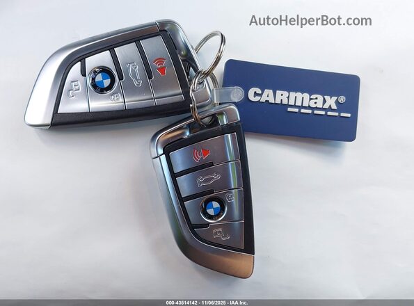 5UXCW2C06N9M25193 2022 BMW X7 Gray Dashboard view