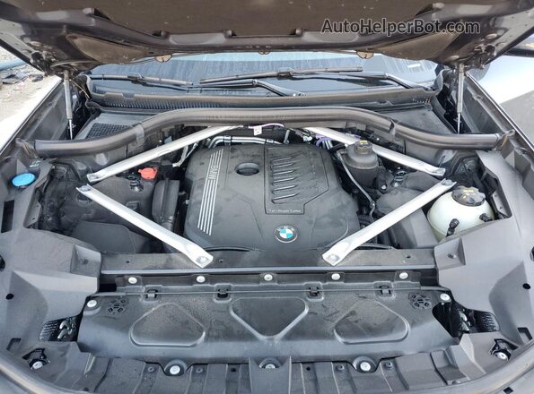 5UXCW2C07N9L92687 2022 BMW X7 Gray Вид підкапотного простору