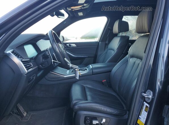 5UXCW2C07N9L92687 2022 BMW X7 Gray Вид салону спереду