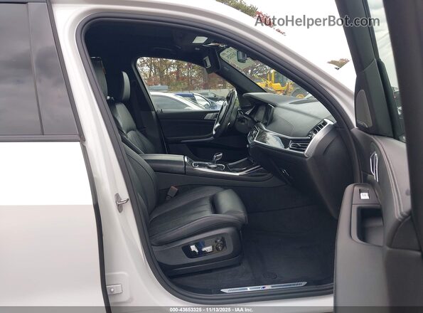 5UXCW2C08M9F89787 2021 BMW X7 White წინა სალონის ხედი