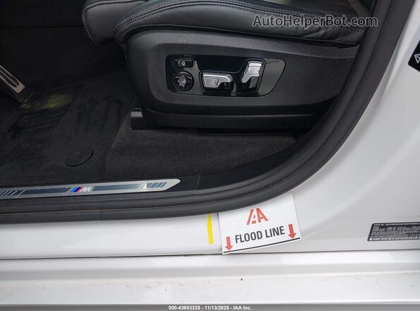 5UXCW2C08M9F89787 2021 BMW X7 White წინა ხედი