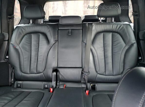 5UXCW2C09L9C21374 2020 BMW X7 White Հետևի նստատեղերի տեսք