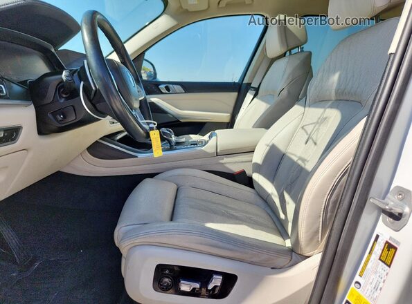 5UXCW2C0XL9B86053 2020 BMW X7 Белый Вид салона спереди