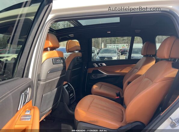 5UXCX6C02N9J14574 2022 BMW X7 White Vista de la etiqueta del VIN