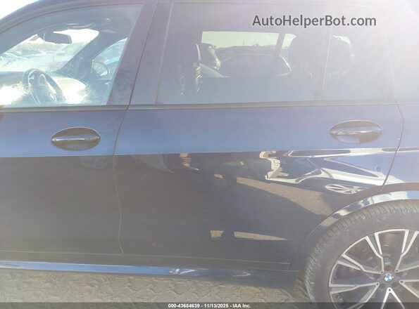 5UXCX6C08N9L67804 2022 BMW X7 Blue Vista interior de 360 grados