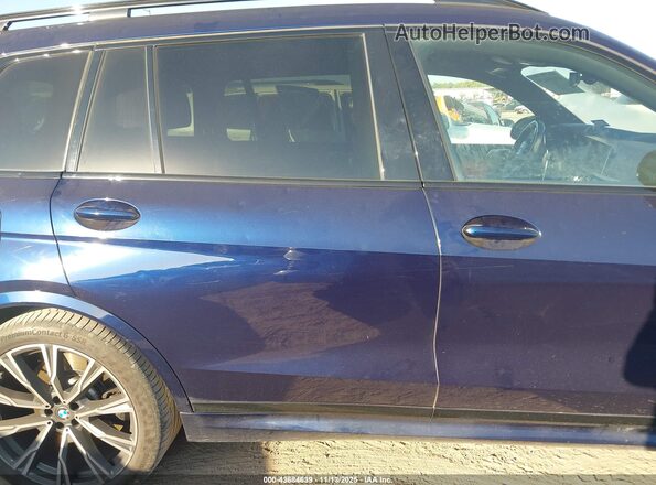 5UXCX6C08N9L67804 2022 BMW X7 Blue Vista interior trasera