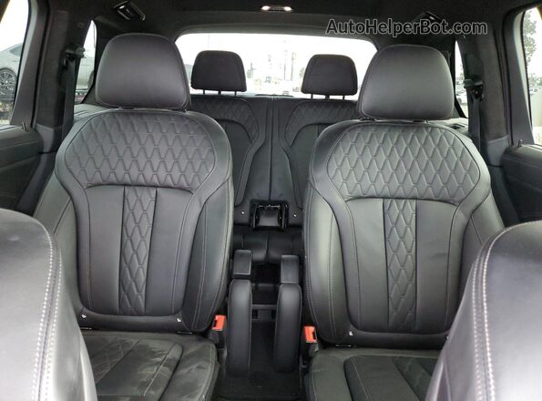 5UXCX6C18N9N12638 2022 BMW X7 White Widok tylnych siedzeń