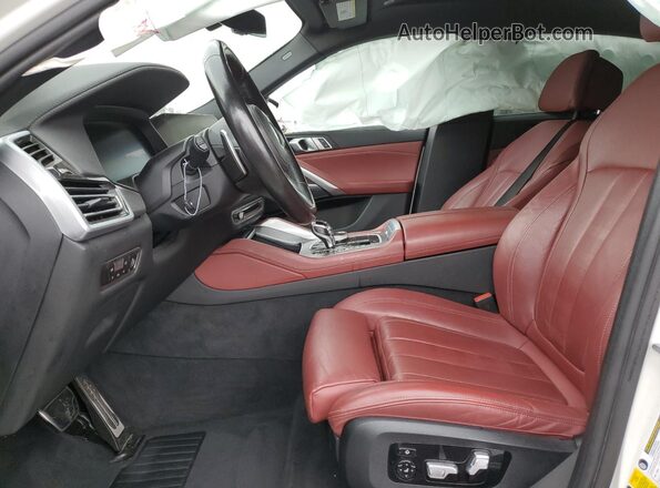 5UXCY6C01N9L24774 2022 BMW X6 White Вид салону спереду