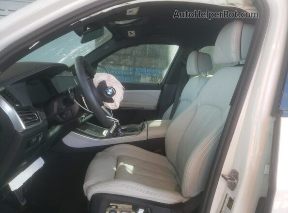 5UXJU4C09P9P80211 2023 BMW X5 White Front interior view