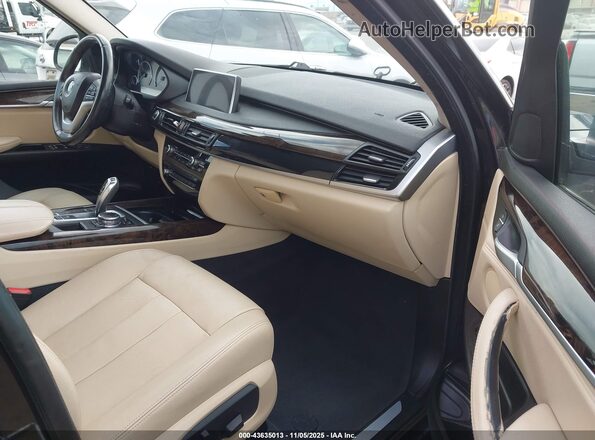 5UXKT0C55G0S77078 2016 BMW X5 Черный Вид салона спереди