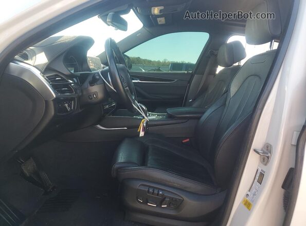 5UXKU0C32H0G68110 2017 BMW X6 White Widok wnętrza z przodu