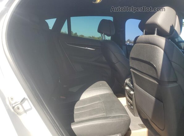 5UXKU0C32H0G68110 2017 BMW X6 White Widok wnętrza z tyłu