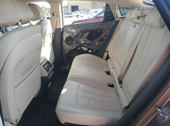 5UXKU0C51G0F92427 2016 BMW X6 Silver Widok tylnych siedzeń