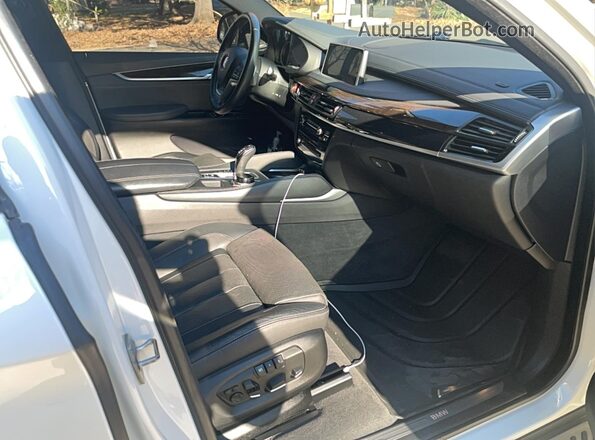 5UXKU0C59K0S97422 2019 BMW X6 White Вид спереду