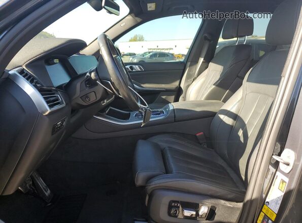 5UXTA6C00N9M88375 2022 BMW X5 Gray Front interior view