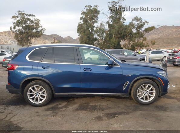 5UXTA6C09N9L13543 2022 BMW X5 Blue Вид задньої частини салону