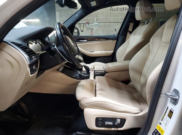 5UXTR9C50JLC72774 2018 BMW X3 White Vista interior delantera