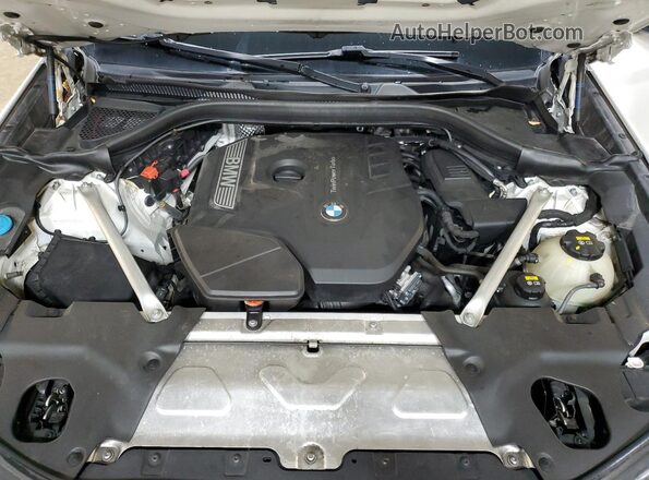5UXTR9C50JLC72774 2018 BMW X3 White Vista del compartimento del motor