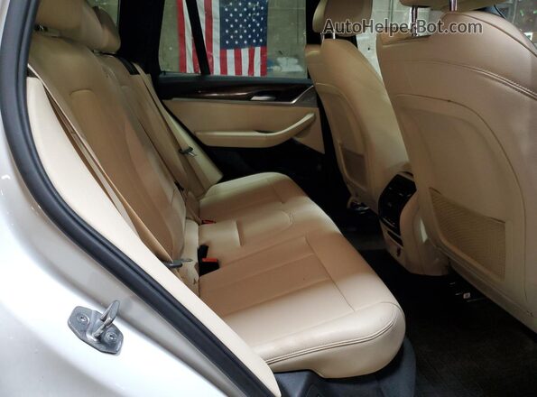 5UXTR9C50JLC72774 2018 BMW X3 White Vista interior trasera