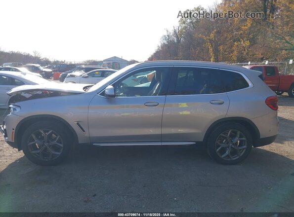 5UXTY5C03M9F01031 2021 BMW X3 Silver Widok wnętrza 360 stopni