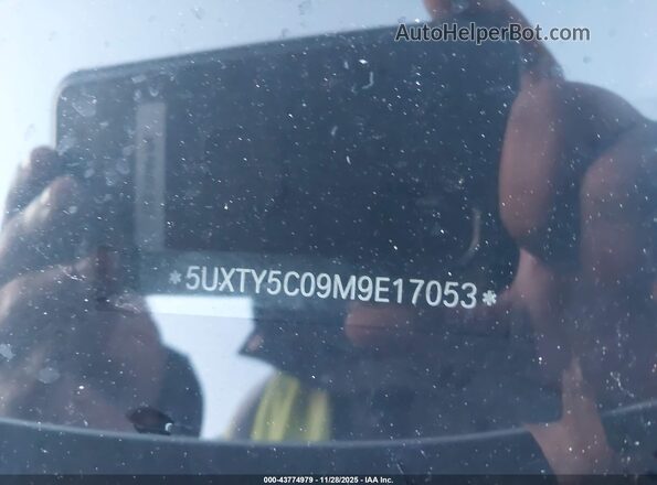 5UXTY5C09M9E17053 2021 BMW X3 Silver Вид підкапотного простору