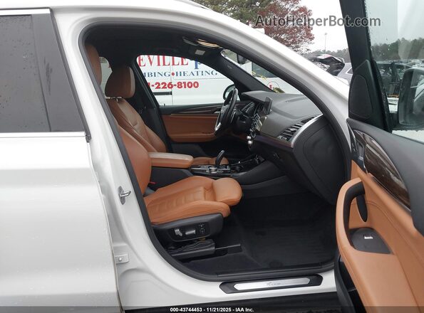 5UXTY5C09M9F37502 2021 BMW X3 White Вид салону спереду