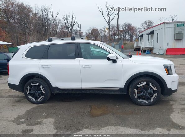 5XYP6DGC0RG518587 2024 KIA TELLURIDE White Rear interior view