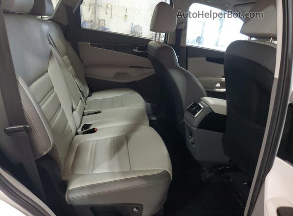 5XYPKDA52LG693453 2020 KIA SORENTO White Widok wnętrza z tyłu