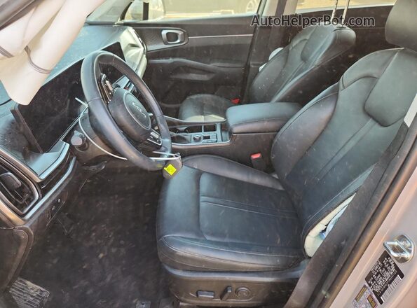 5XYRH4JF1RG307100 2024 KIA SORENTO Silver Widok wnętrza z przodu