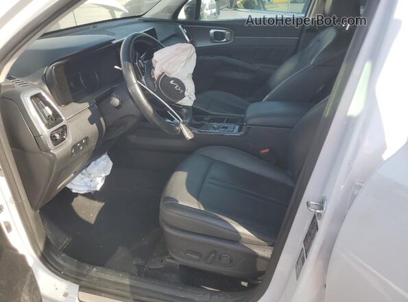 5XYRK4LF3NG099987 2022 KIA SORENTO Белый Вид салона спереди