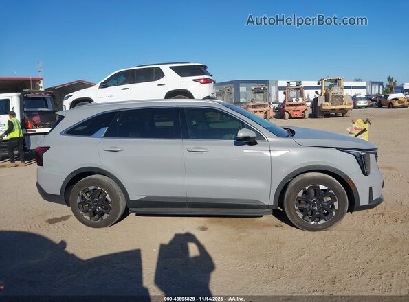 5XYRL4JCXRG282380 2024 KIA SORENTO Gray Вид задньої частини салону