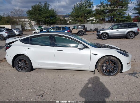 5YJ3E1EB0MF045316 2021 TESLA MODEL 3 White Rear interior view