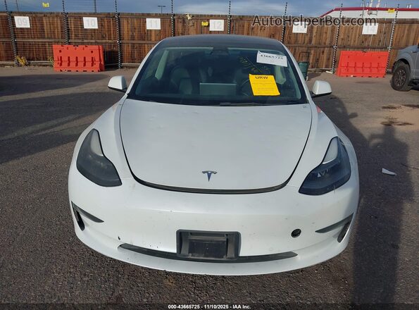 5YJ3E1EB0NF194746 2022 TESLA MODEL 3 White Vista del cuadro de instrumentos