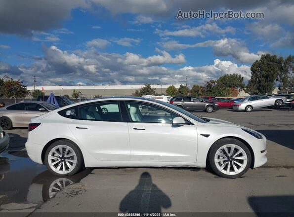 5YJ3E1EB1NF228113 2022 TESLA MODEL 3 White Սալոնի հետևի տեսք