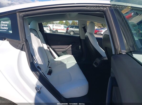 5YJ3E1EB1NF228113 2022 TESLA MODEL 3 White VIN կոդի պիտակի տեսք