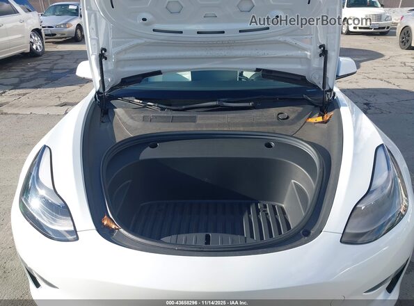 5YJ3E1EB1NF228113 2022 TESLA MODEL 3 White Հետևի տեսք